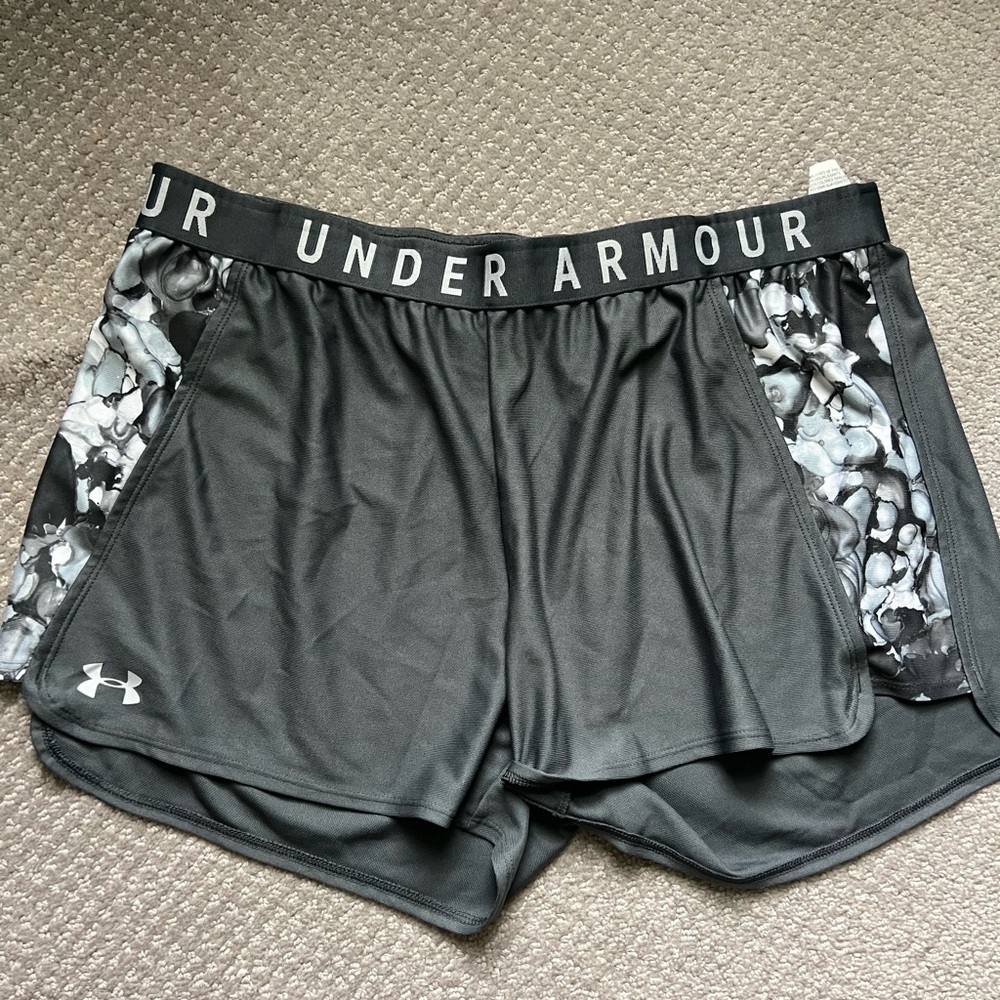 Under Armour Play Up Women’s Shorts - size XL